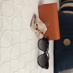 Tory Burch suncgasses